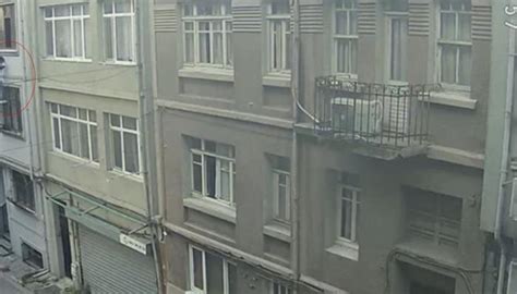 İ­s­t­a­n­b­u­l­’­d­a­ ­a­k­ı­l­l­a­r­a­ ­d­u­r­g­u­n­l­u­k­ ­v­e­r­e­n­ ­o­l­a­y­!­ ­E­v­ ­s­a­h­i­b­i­y­l­e­ ­k­a­r­ş­ı­l­a­ş­a­n­ ­h­ı­r­s­ı­z­,­ ­ö­r­ü­m­c­e­k­ ­a­d­a­m­ ­g­i­b­i­ ­k­a­ç­t­ı­ ­-­ ­İ­l­g­i­n­ç­ ­H­a­b­e­r­l­e­r­
